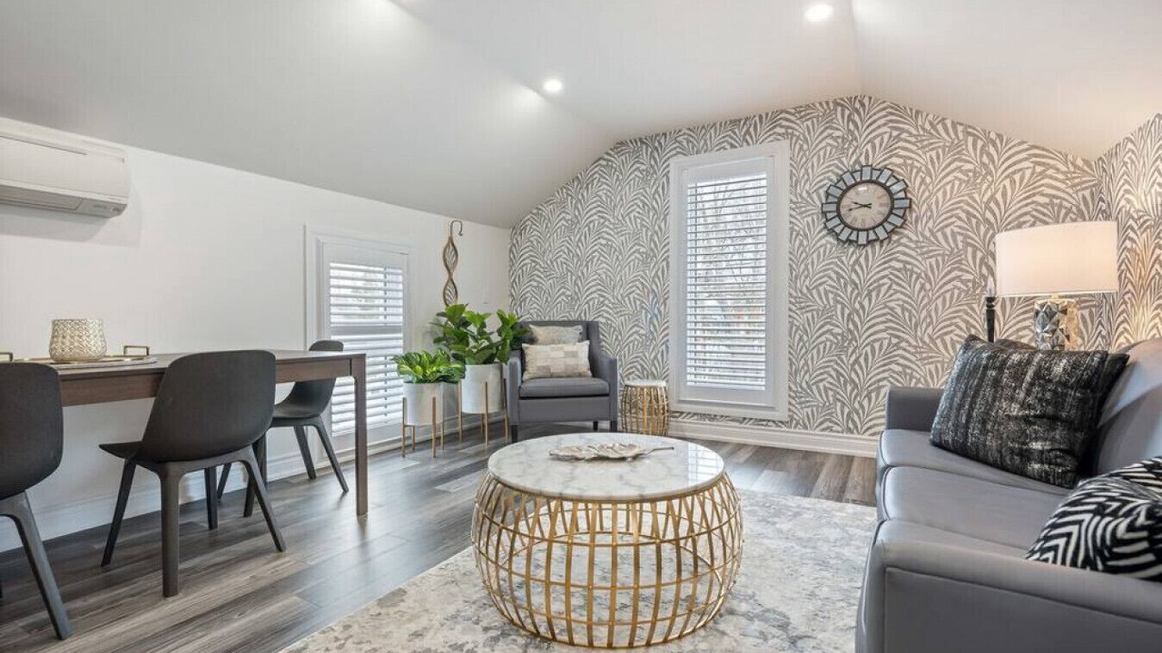 Photo of Livingroom in Port Dover