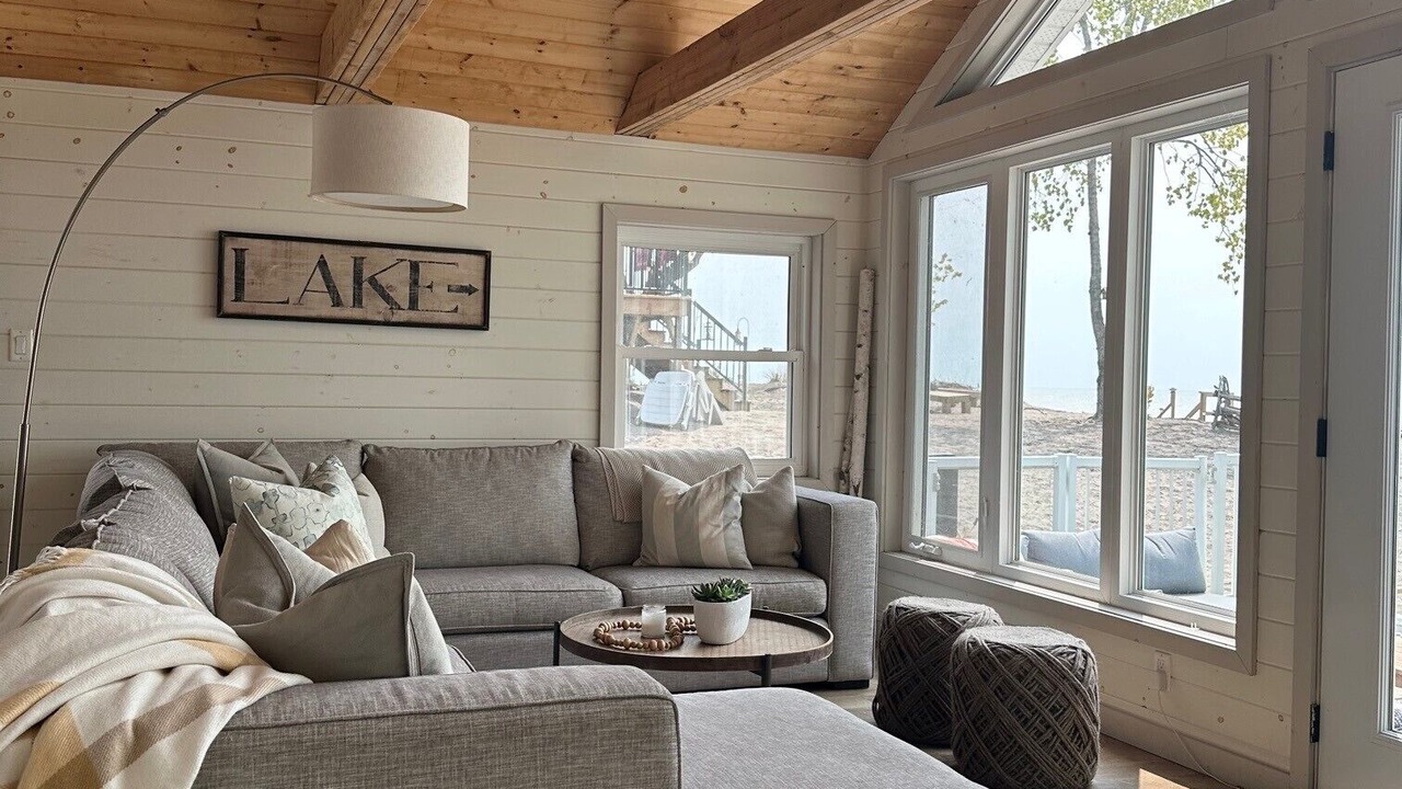 Photo of Livingroom in Long Point