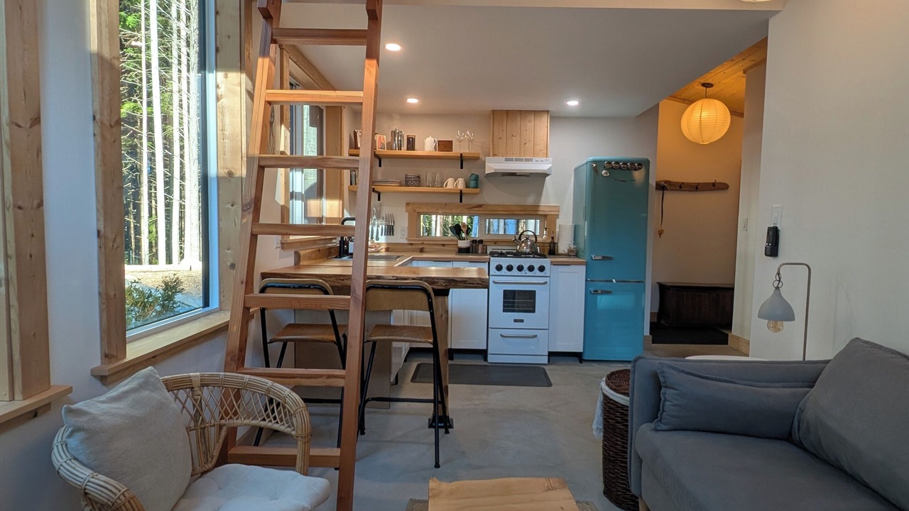 Photo of Livingroom in Juan de Fuca Electoral Area