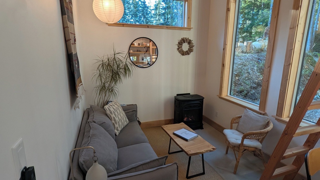 Photo of Livingroom in Juan de Fuca Electoral Area