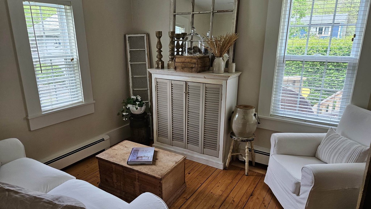 Photo of Livingroom in Mahone Bay