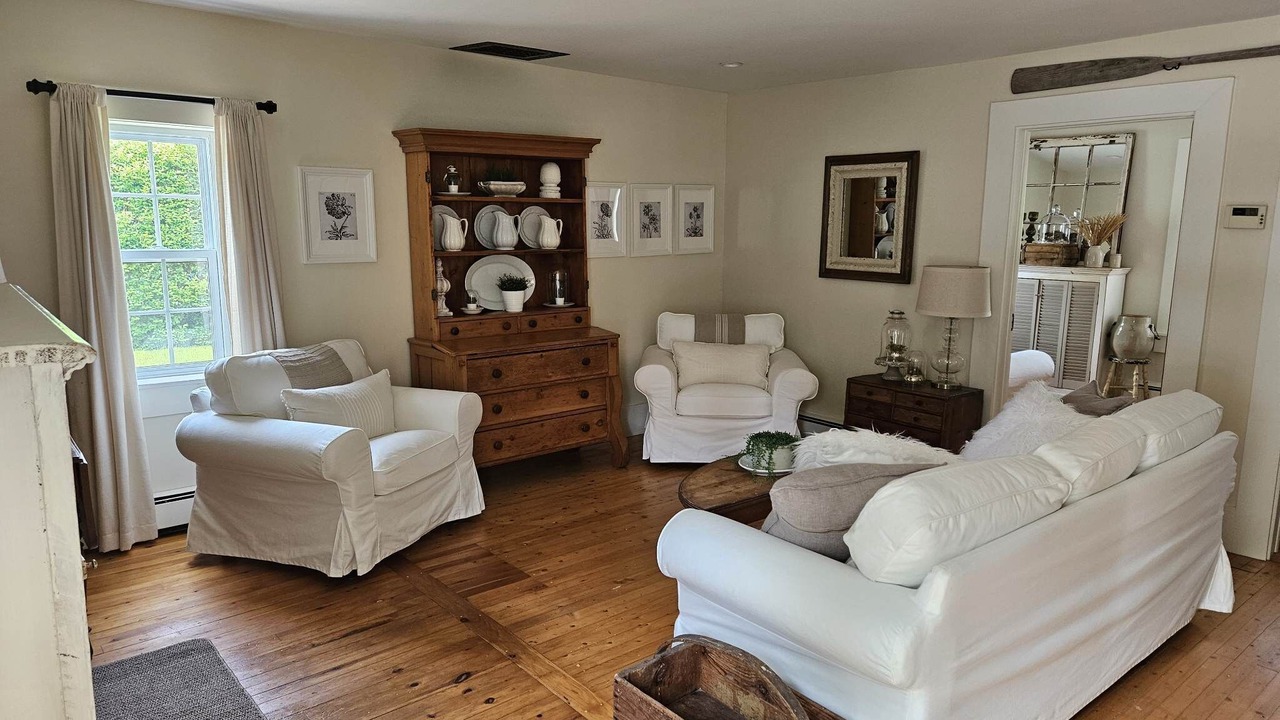 Photo of Livingroom in Mahone Bay