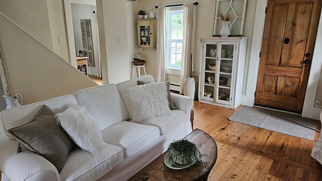 Photo of Livingroom in Mahone Bay