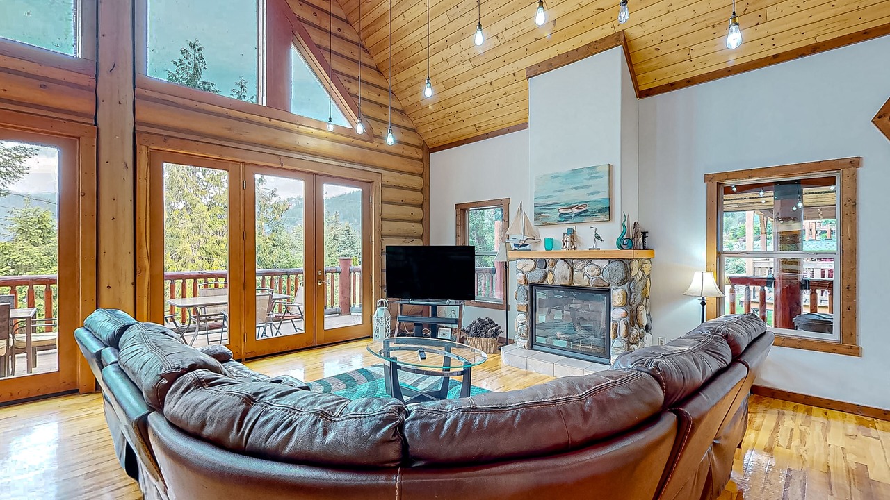 Photo of Livingroom in Christina Lake