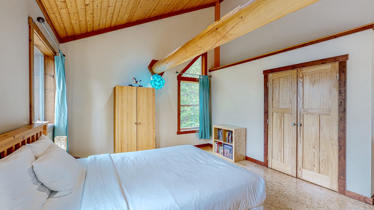 Photo of Bedroom in Christina Lake