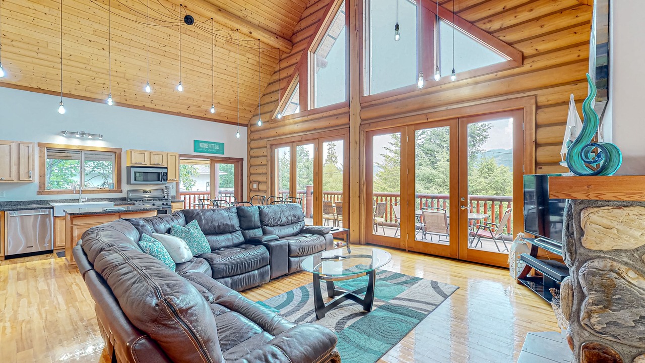 Photo of Livingroom in Christina Lake
