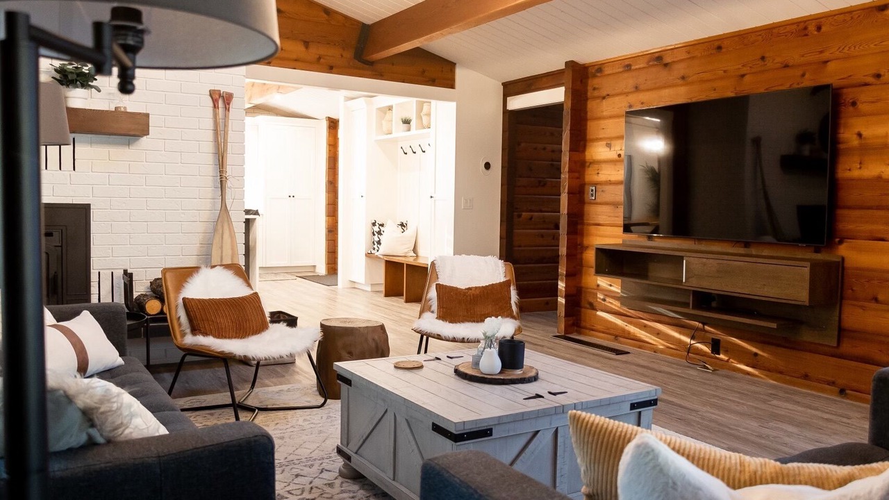 Photo of Livingroom in Bragg Creek
