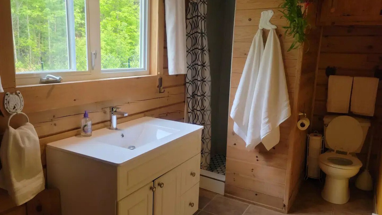 Photo of Bathroom in Val-des-Monts