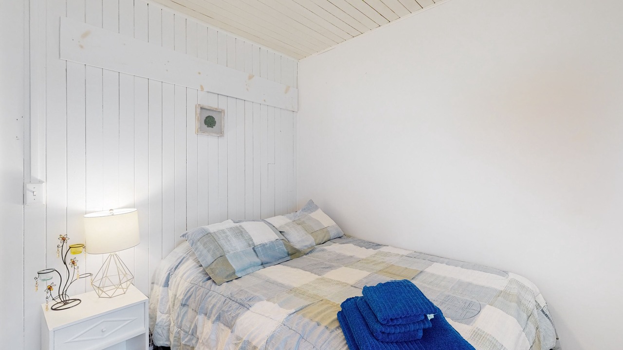 Photo of Bedroom in Crystal Beach