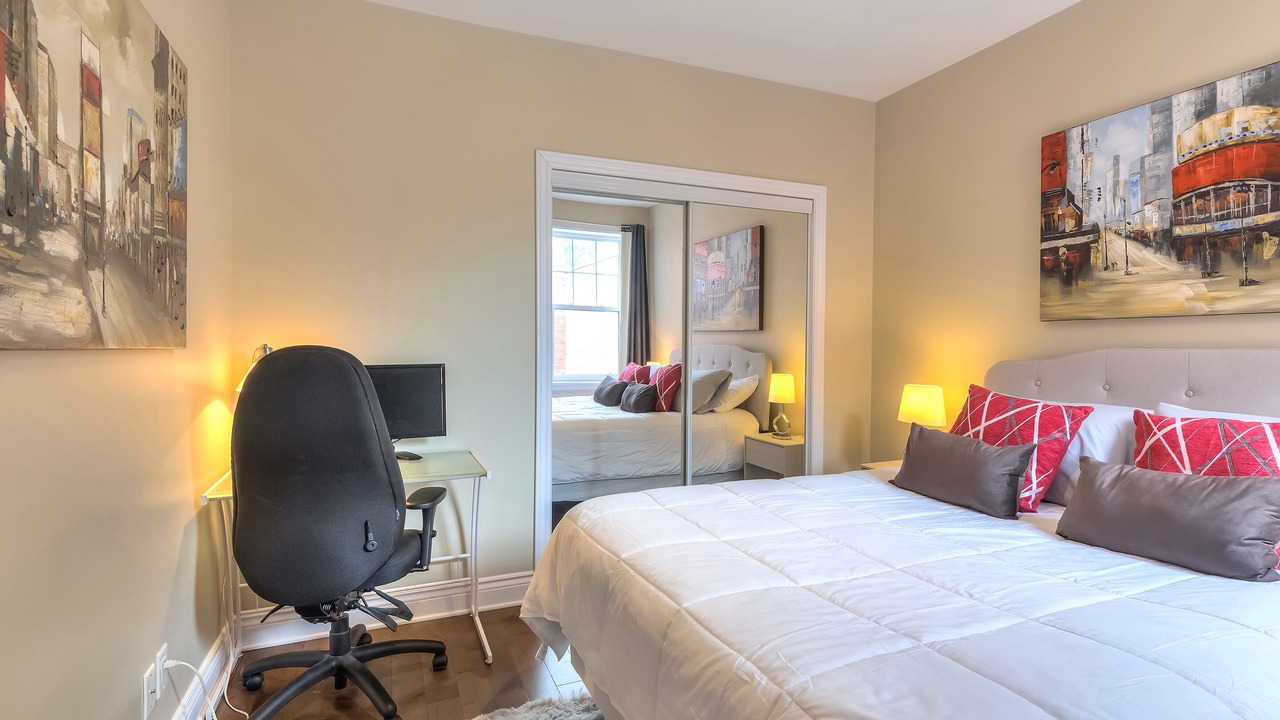 Photo of Bedroom in Cote-Des-Neiges—Notre-Dame-De-Grace