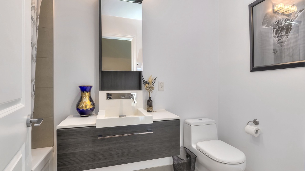 Photo of Bathroom in Cote-Des-Neiges—Notre-Dame-De-Grace