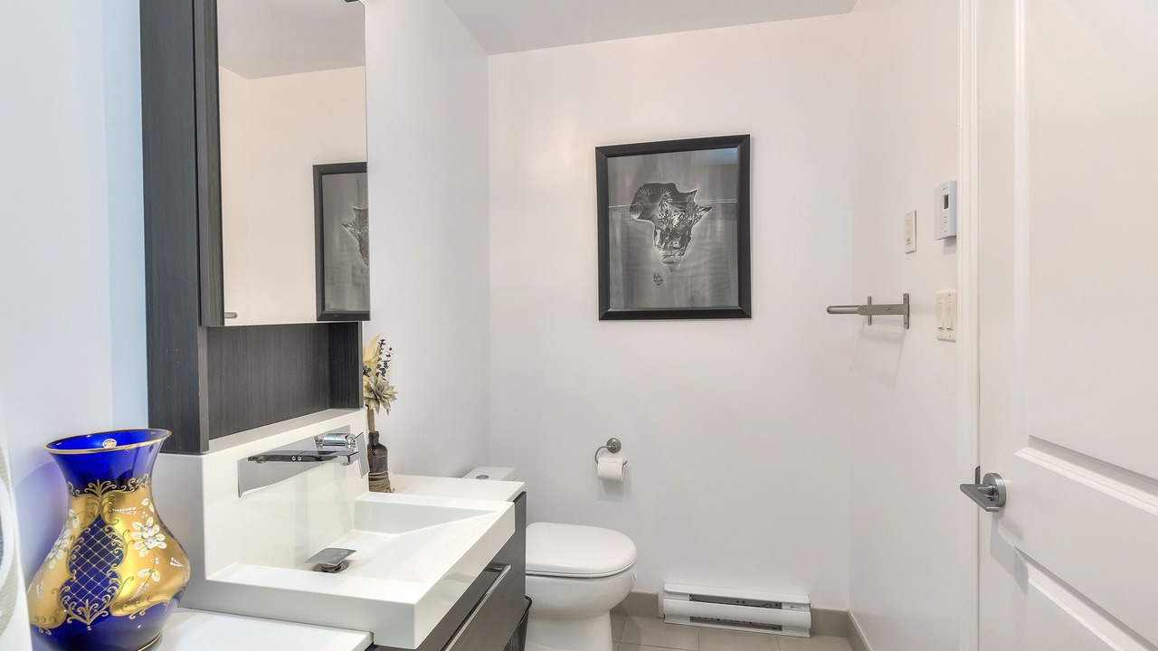 Photo of Bathroom in Cote-Des-Neiges—Notre-Dame-De-Grace