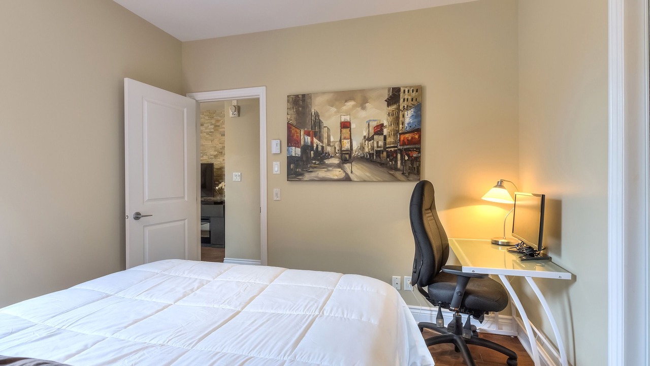 Photo of Bedroom in Cote-Des-Neiges—Notre-Dame-De-Grace