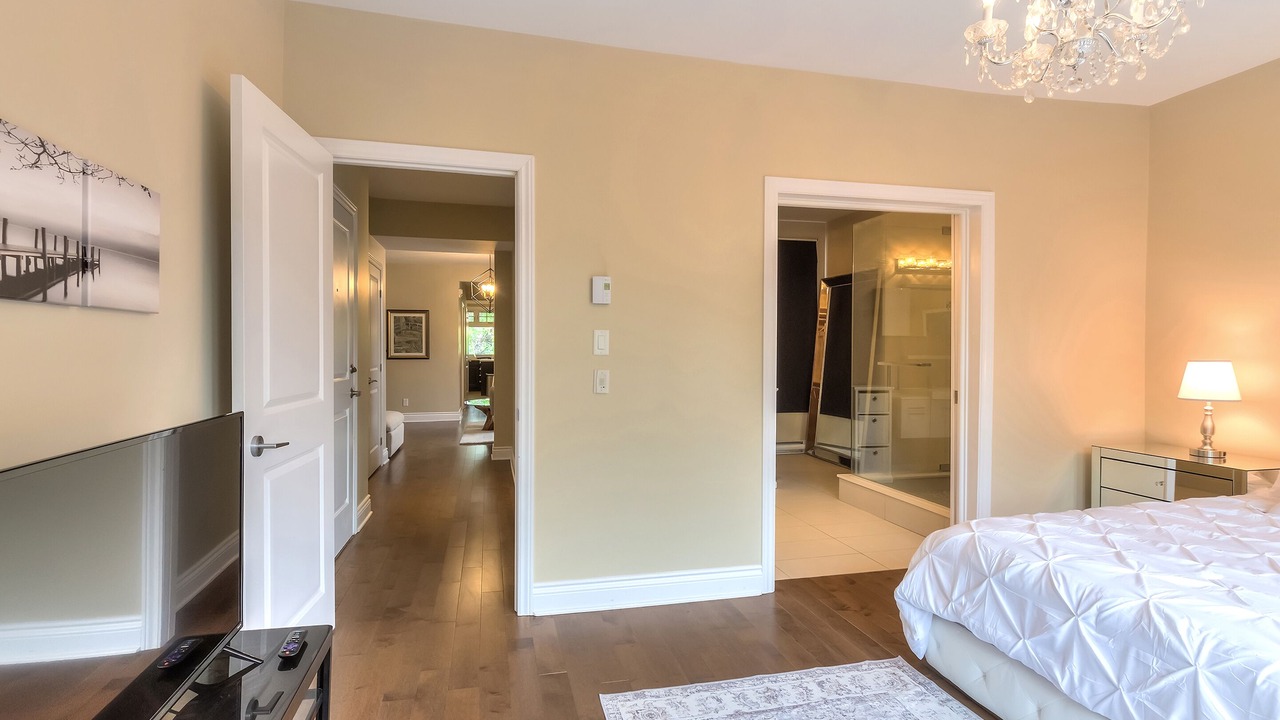 Photo of Bedroom in Cote-Des-Neiges—Notre-Dame-De-Grace