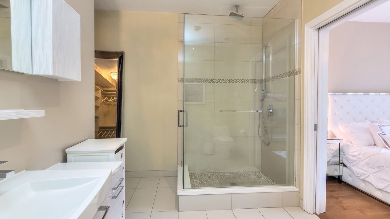 Photo of Bathroom in Cote-Des-Neiges—Notre-Dame-De-Grace