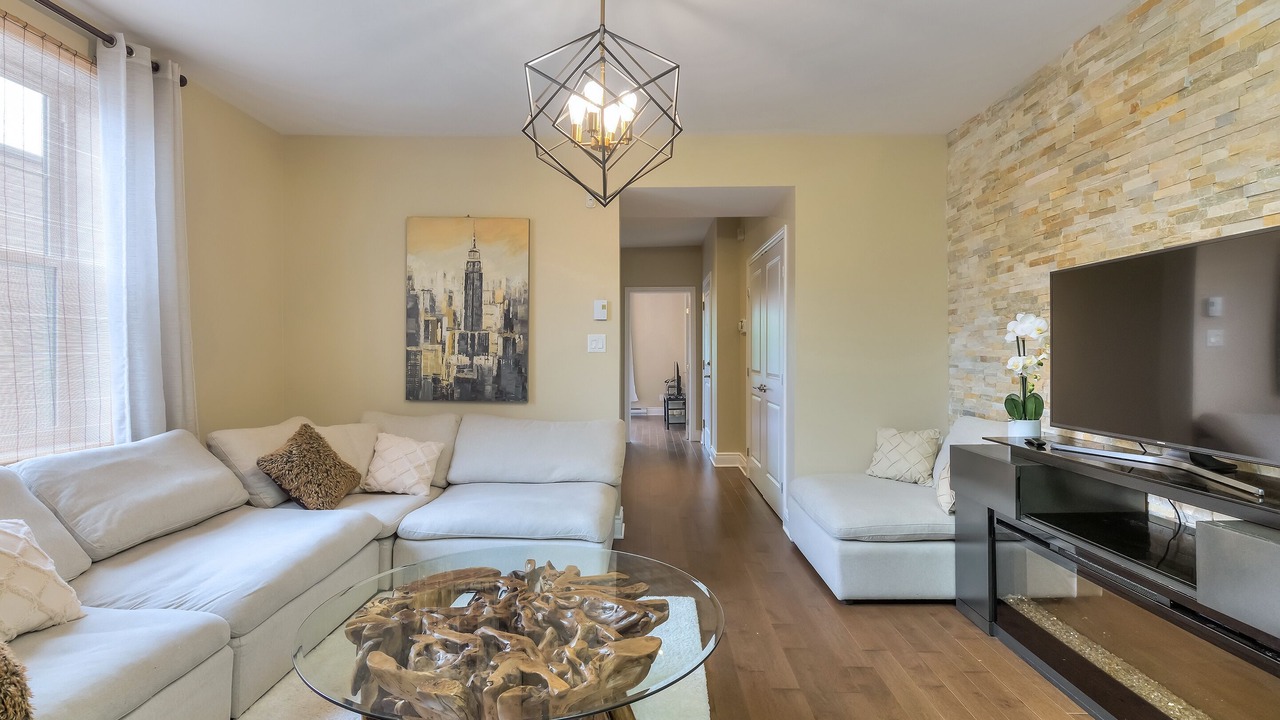 Photo of Livingroom in Cote-Des-Neiges—Notre-Dame-De-Grace