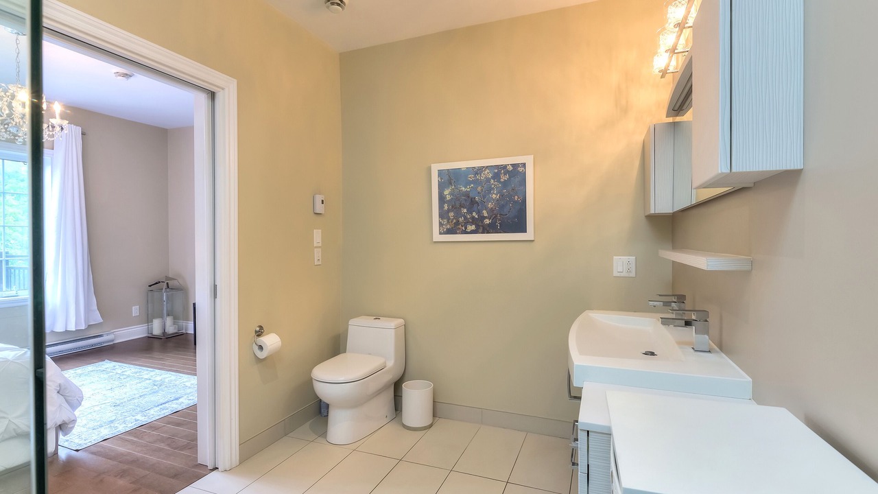 Photo of Bathroom in Cote-Des-Neiges—Notre-Dame-De-Grace