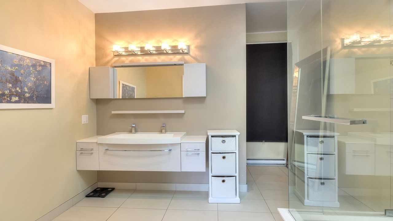 Photo of Bathroom in Cote-Des-Neiges—Notre-Dame-De-Grace