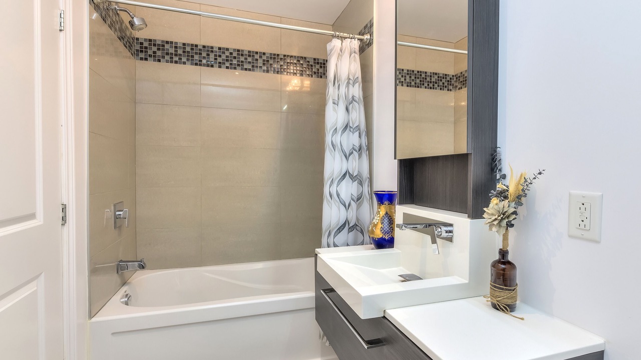 Photo of Bathroom in Cote-Des-Neiges—Notre-Dame-De-Grace
