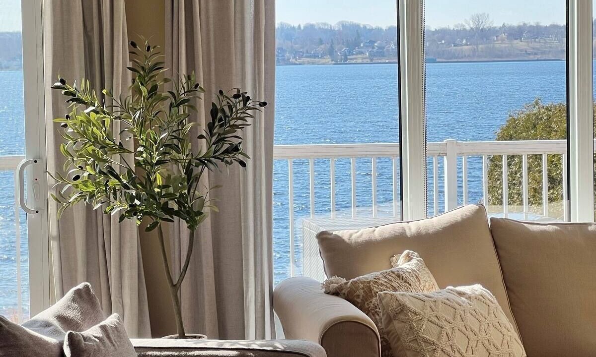 Photo of Livingroom in Penetanguishene