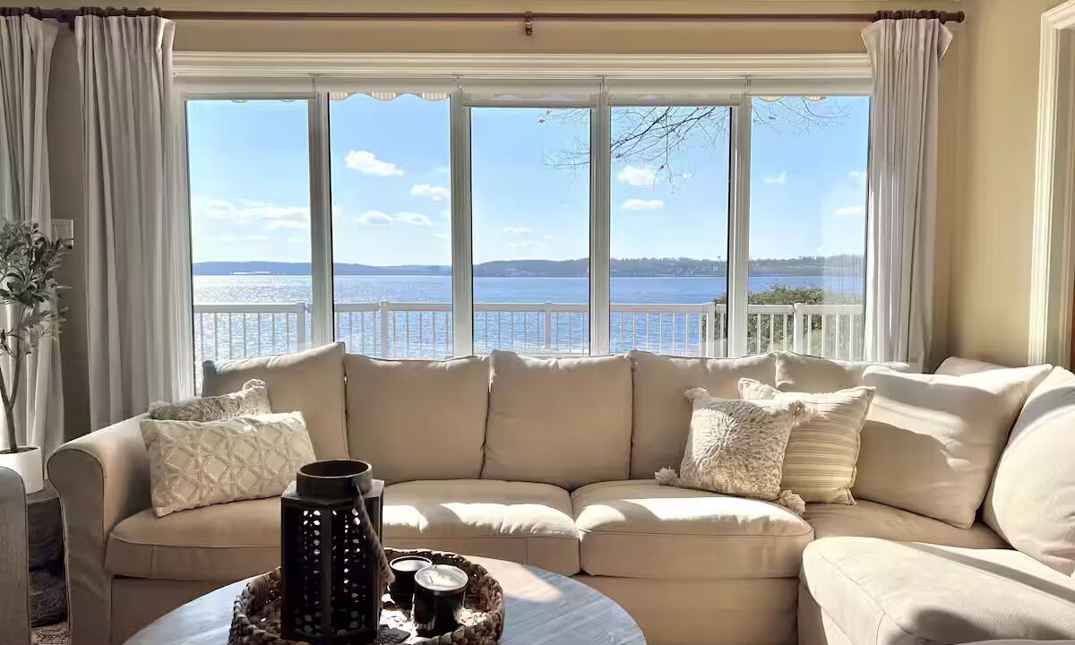 Photo of Livingroom in Penetanguishene