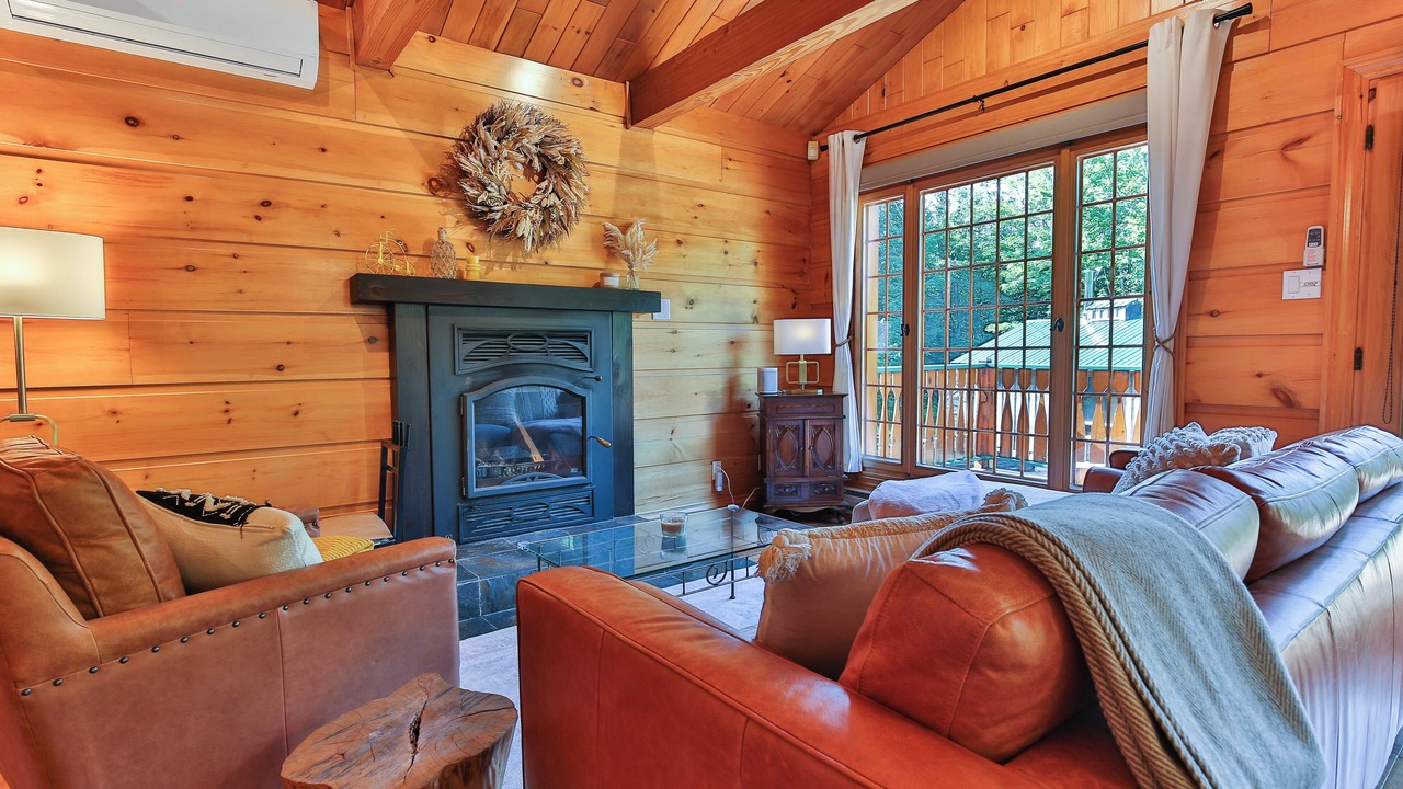 Photo of Livingroom in Chertsey