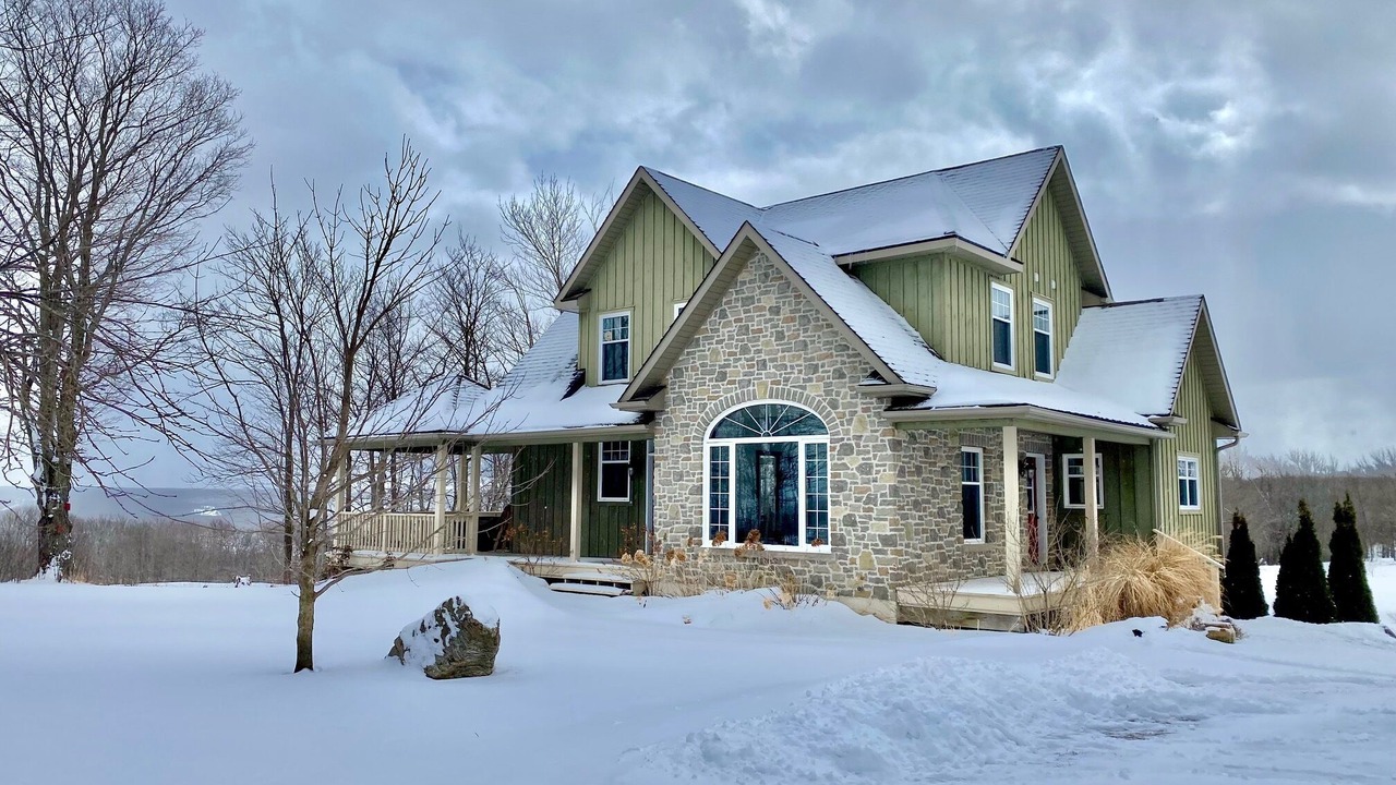 Photo of Outdoor in Grey Highlands