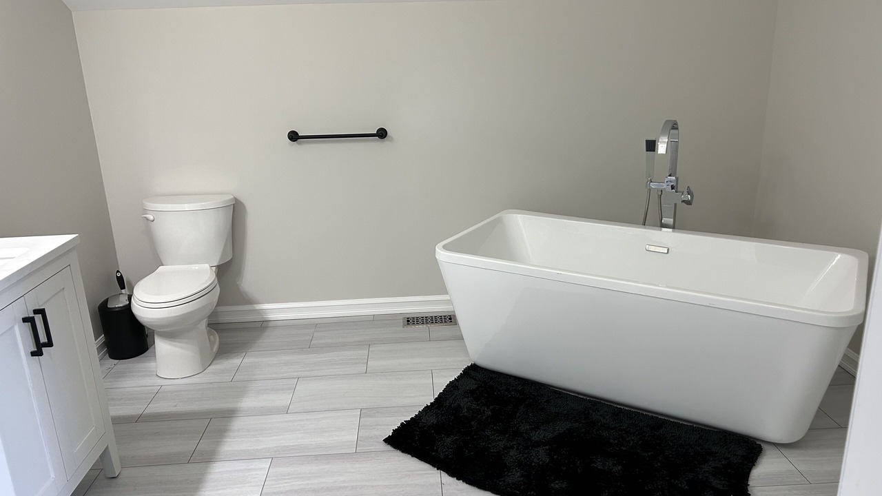 Photo of Bathroom in Asphodel-Norwood