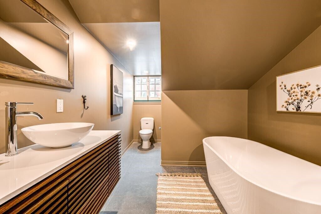 Photo of Bathroom in Vieux-Quebec-Cap-Blanc-colline Parlementaire