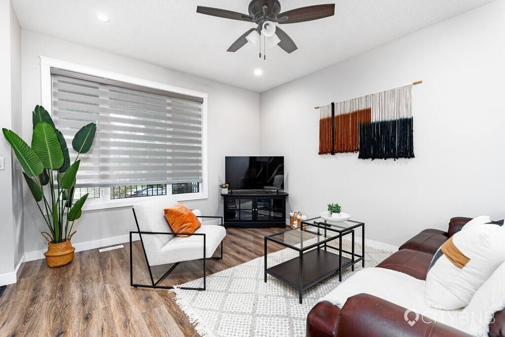 Photo of Livingroom in North Central Edmonton