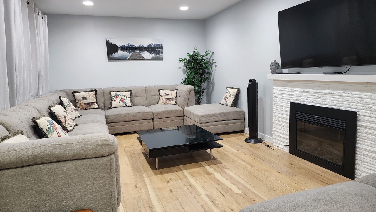 Photo of Livingroom in Saanich East