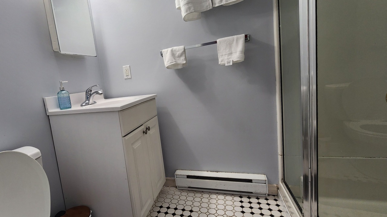 Photo of Bathroom in Saanich East