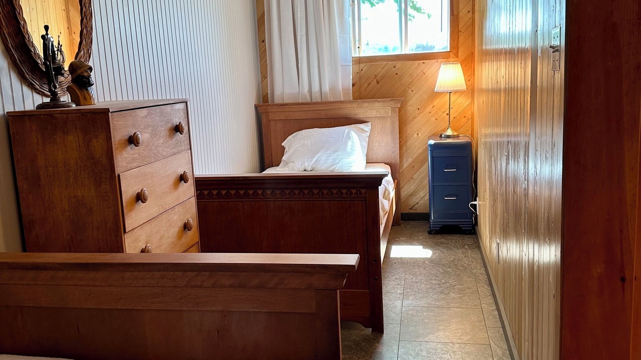 Photo of Bedroom in Adstock