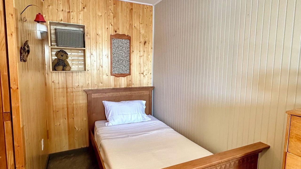 Photo of Bedroom in Adstock