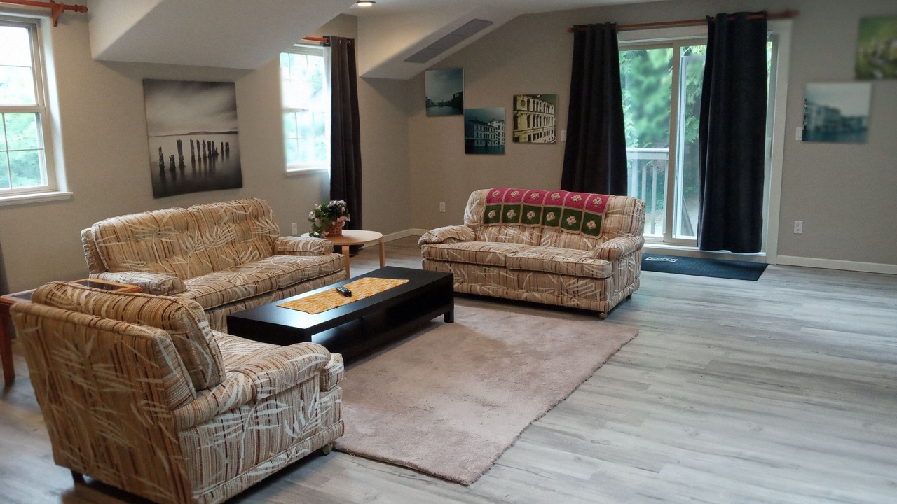 Photo of Livingroom in North Oyster