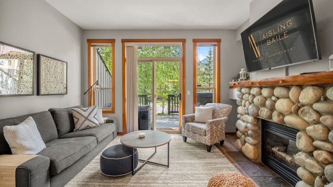 Photo of Livingroom in East Kootenay