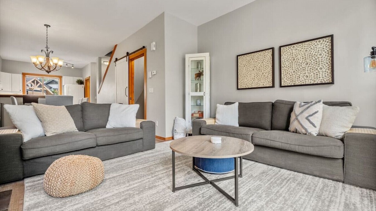 Photo of Livingroom in East Kootenay