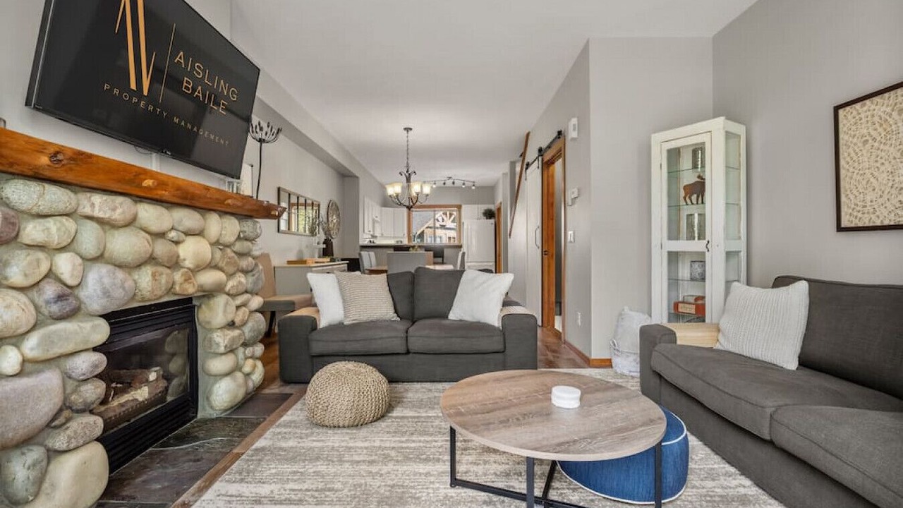 Photo of Livingroom in East Kootenay