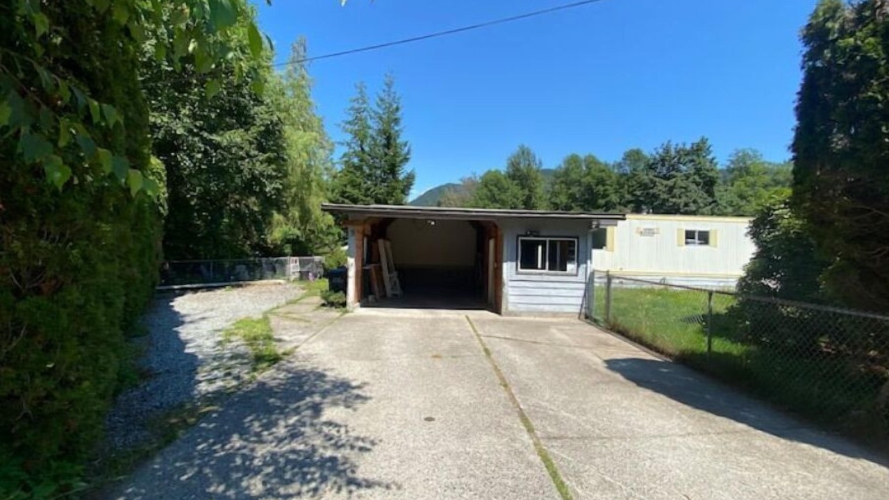Photo of Outdoor in Brackendale