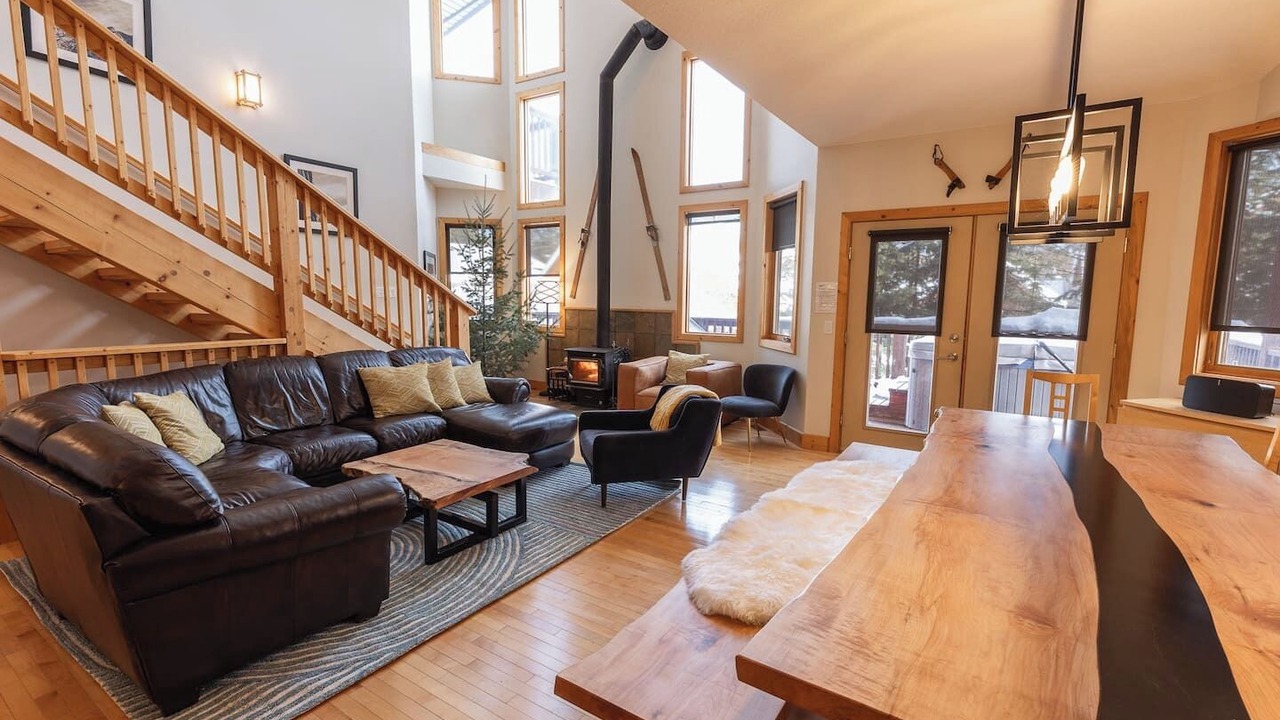Photo of Livingroom in East Kootenay