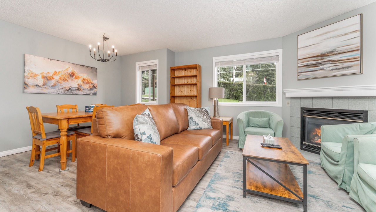 Photo of Livingroom in Canadian Rockies