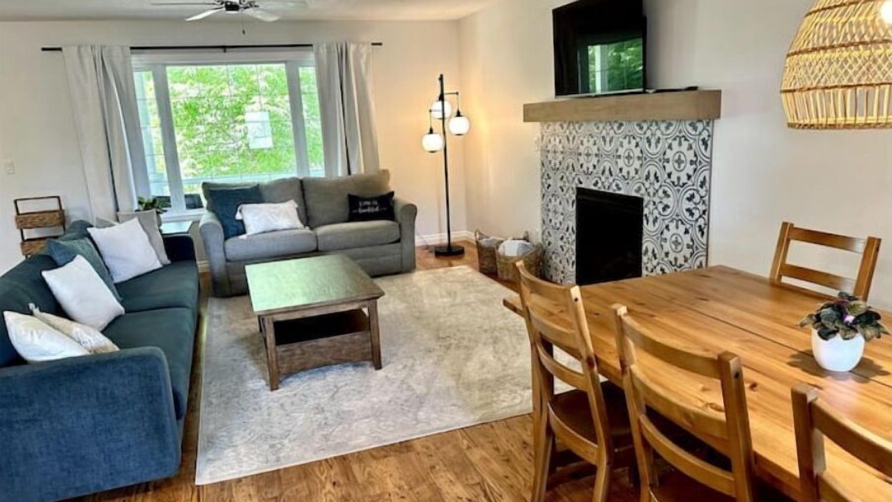 Photo of Livingroom in Sylvan Lake