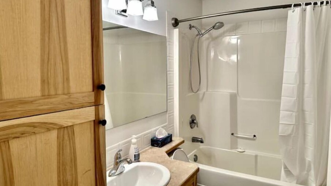 Photo of Bathroom in Sylvan Lake