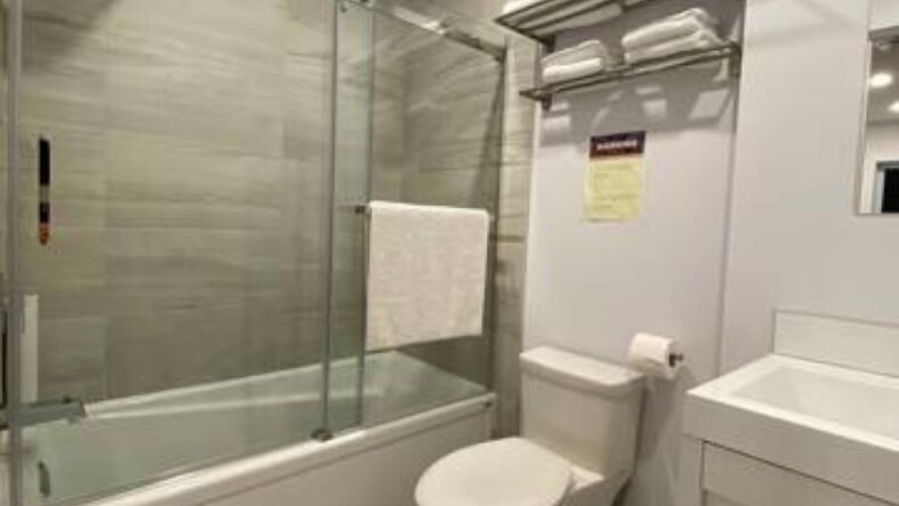 Photo of Bathroom in Cote-Des-Neiges—Notre-Dame-De-Grace