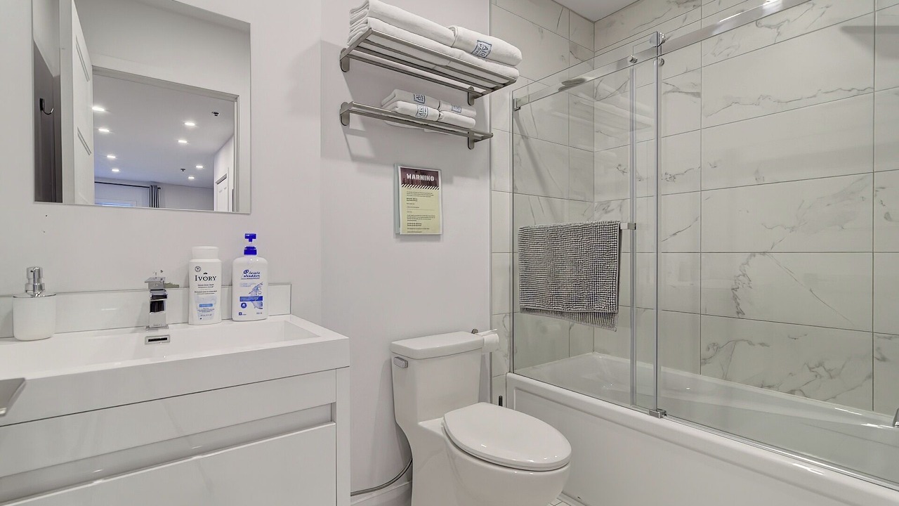 Photo of Bathroom in Cote-Des-Neiges—Notre-Dame-De-Grace