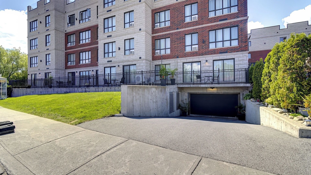 Photo of Outdoor in Cote-Des-Neiges—Notre-Dame-De-Grace