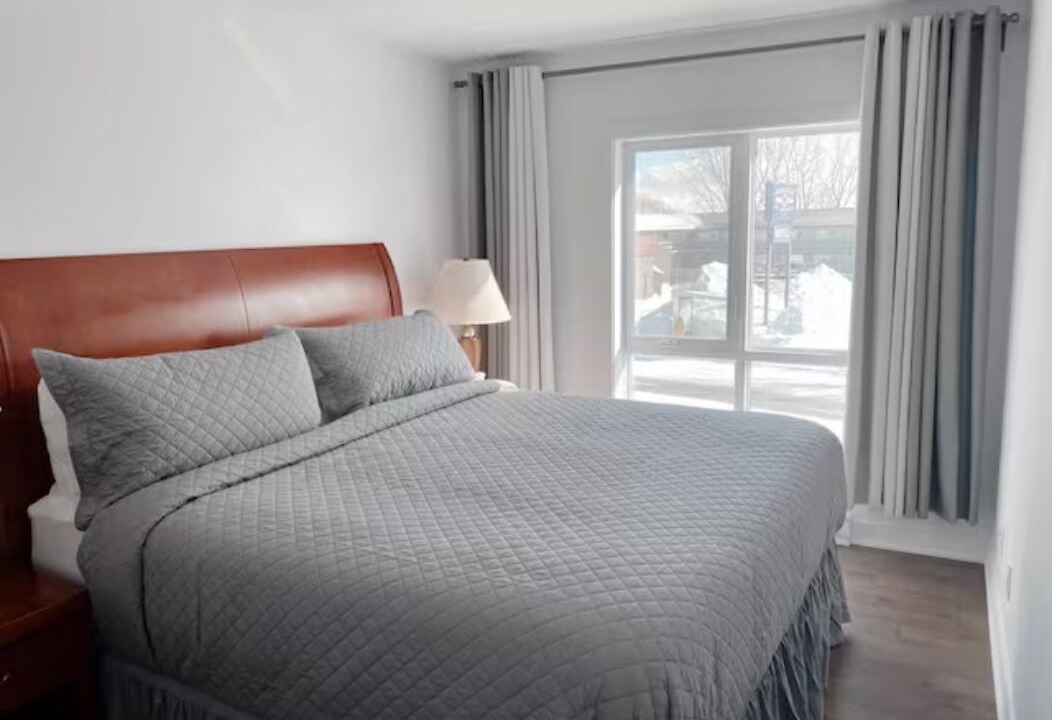 Photo of Bedroom in Cote-Des-Neiges—Notre-Dame-De-Grace