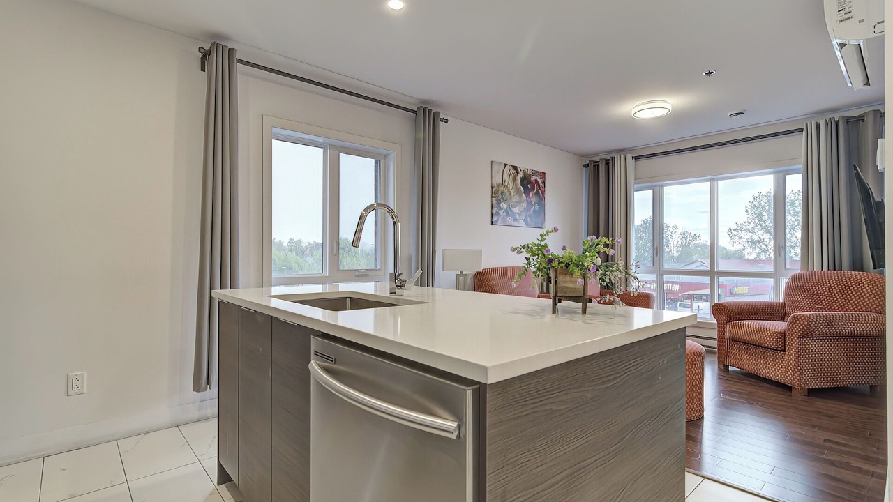 Photo of Livingroom in Cote-Des-Neiges—Notre-Dame-De-Grace