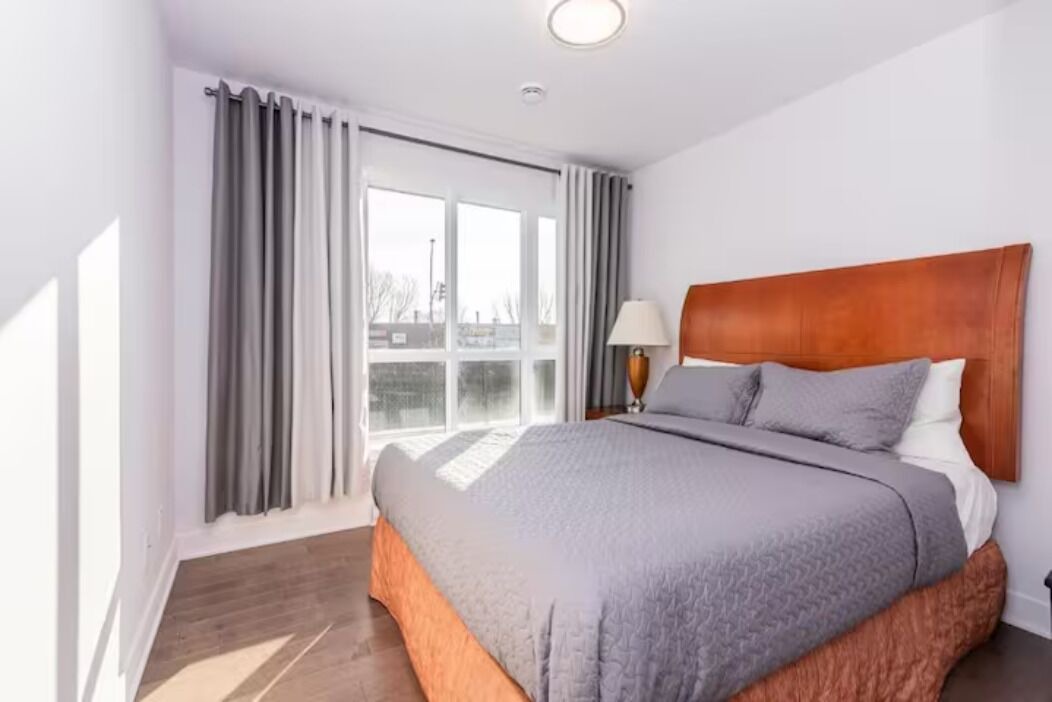 Photo of Bedroom in Cote-Des-Neiges—Notre-Dame-De-Grace