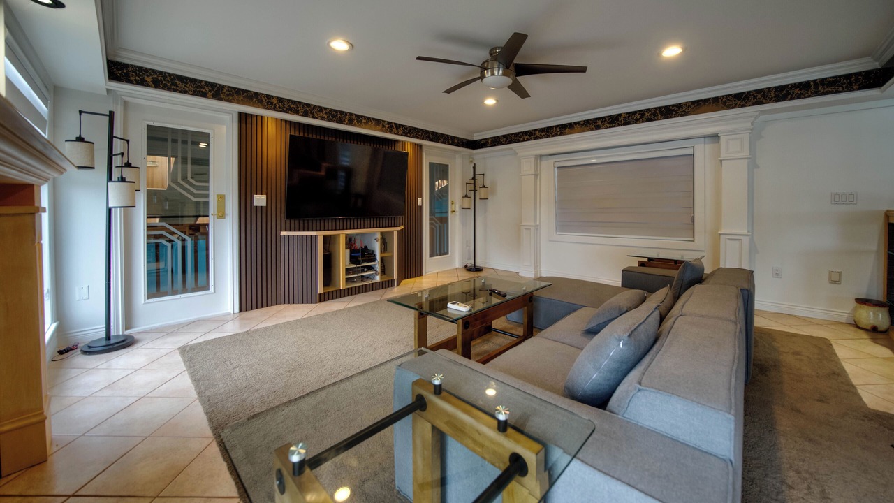 Photo of Livingroom in Surrey Newton